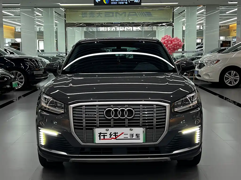 Audi Q2L e-tron — миниатюра 2