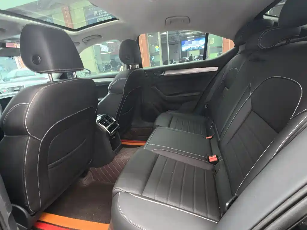 Skoda Superb — миниатюра 8