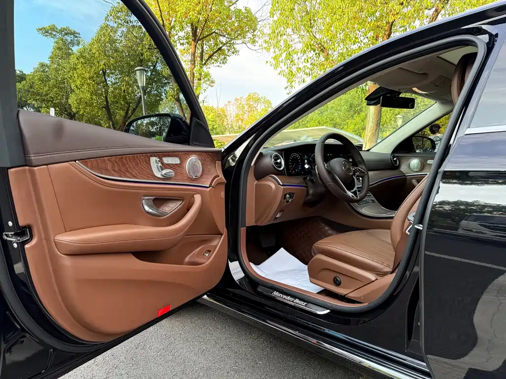 Mercedes-Benz E-Class — миниатюра 25