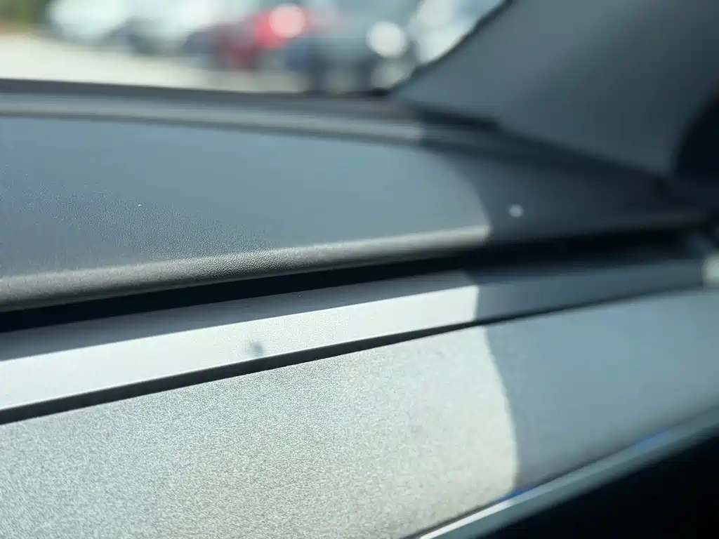 Tesla Model Y — миниатюра 30