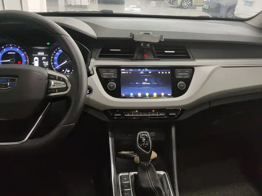 Geely Vision X3 — миниатюра 13