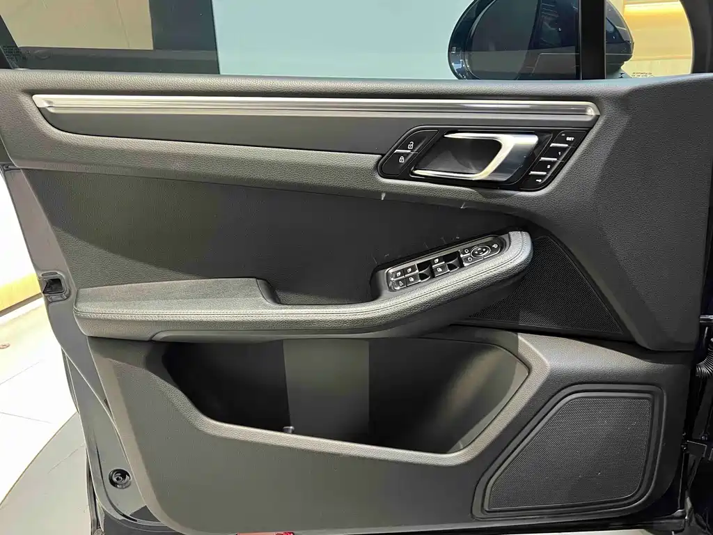 Porsche Macan — миниатюра 14