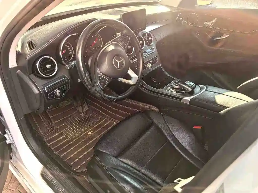 Mercedes-Benz C-Class — миниатюра 4