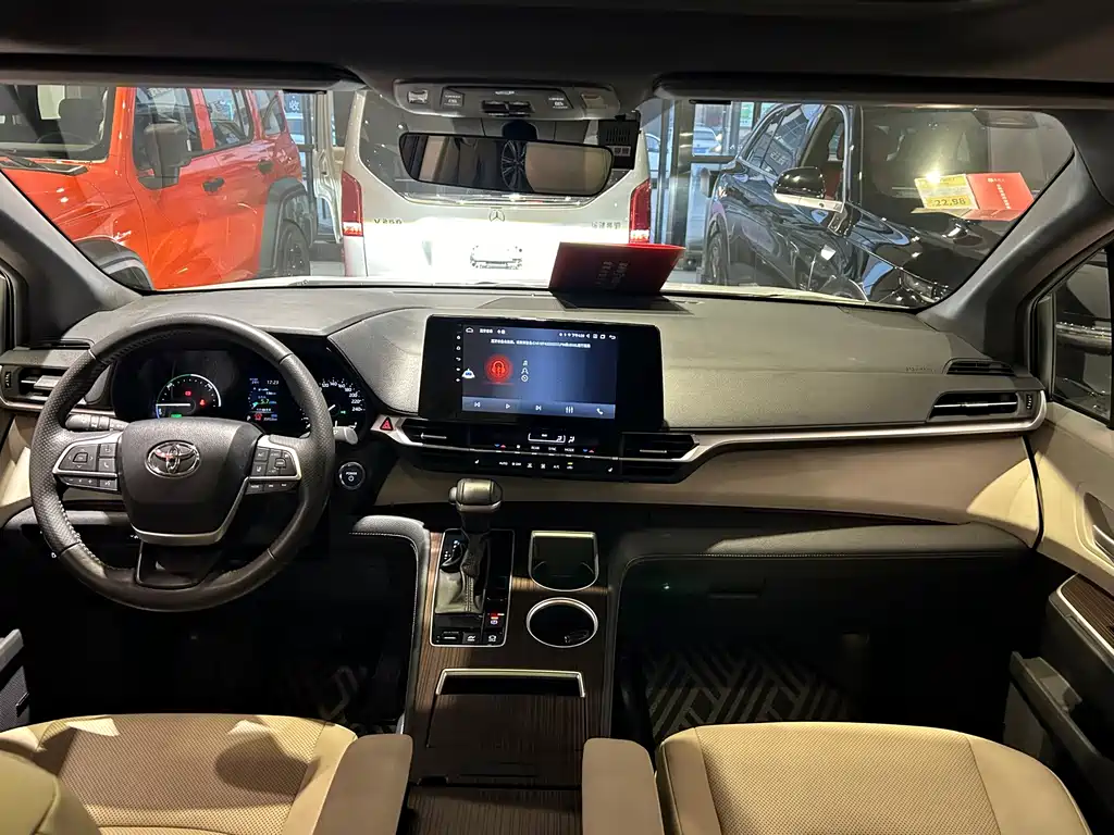 Toyota Sienna — миниатюра 19