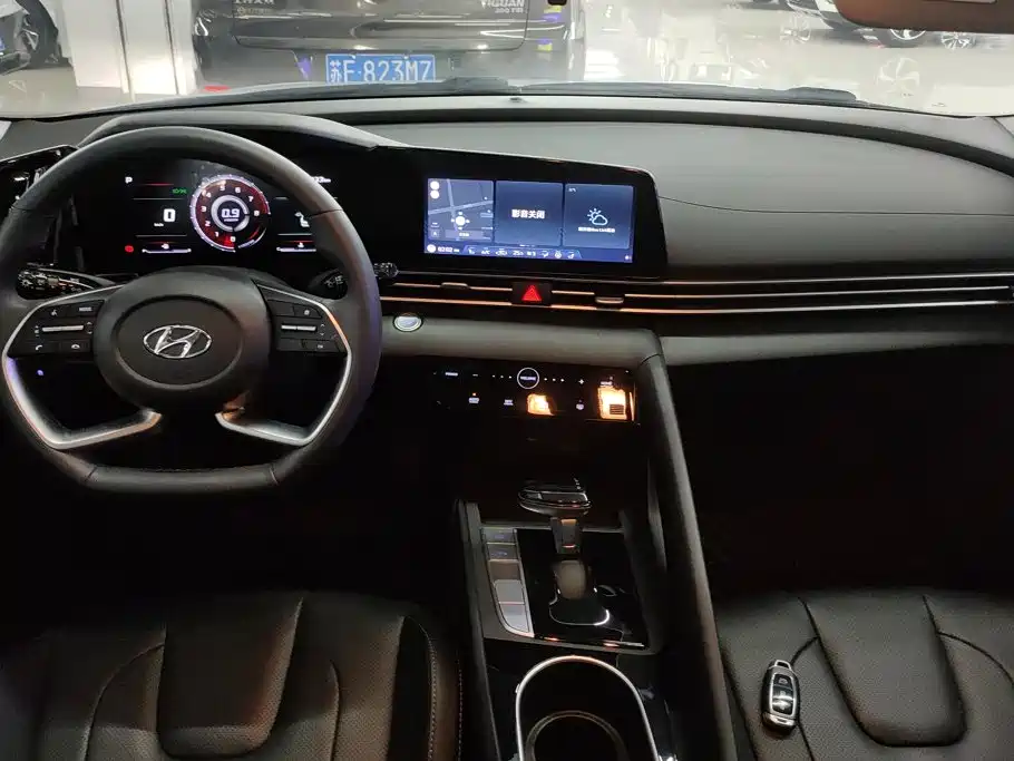 Hyundai Elantra — миниатюра 12