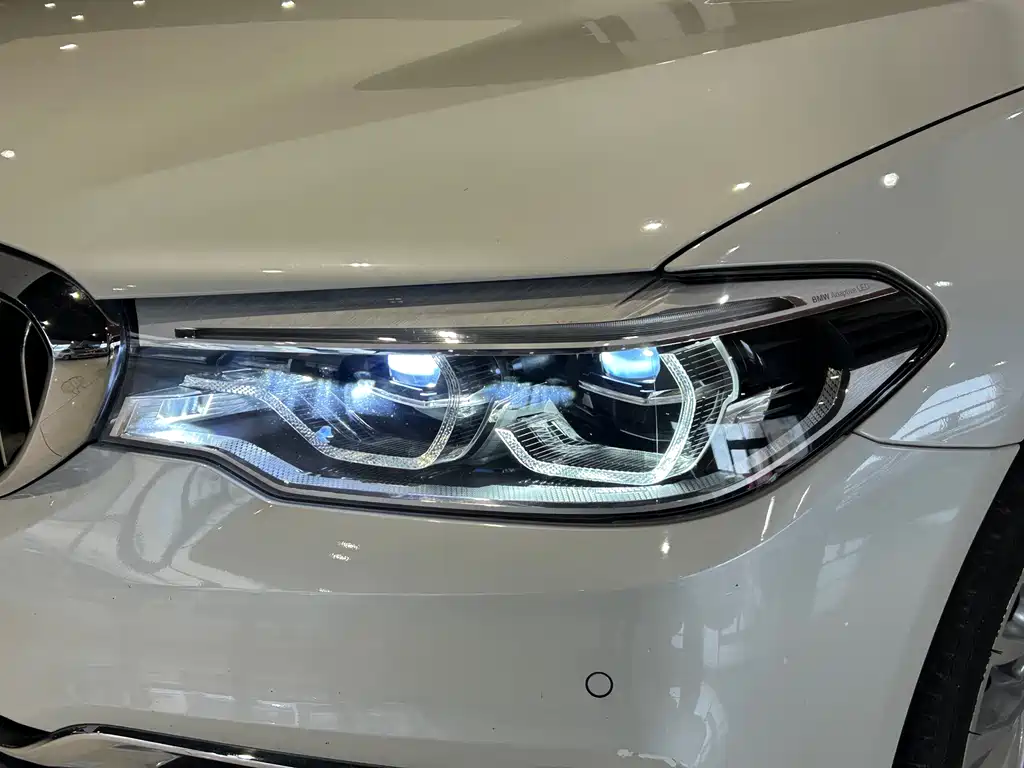BMW 5 Series — миниатюра 2
