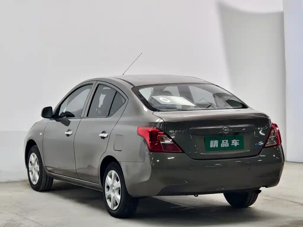 Nissan Sunny — миниатюра 6