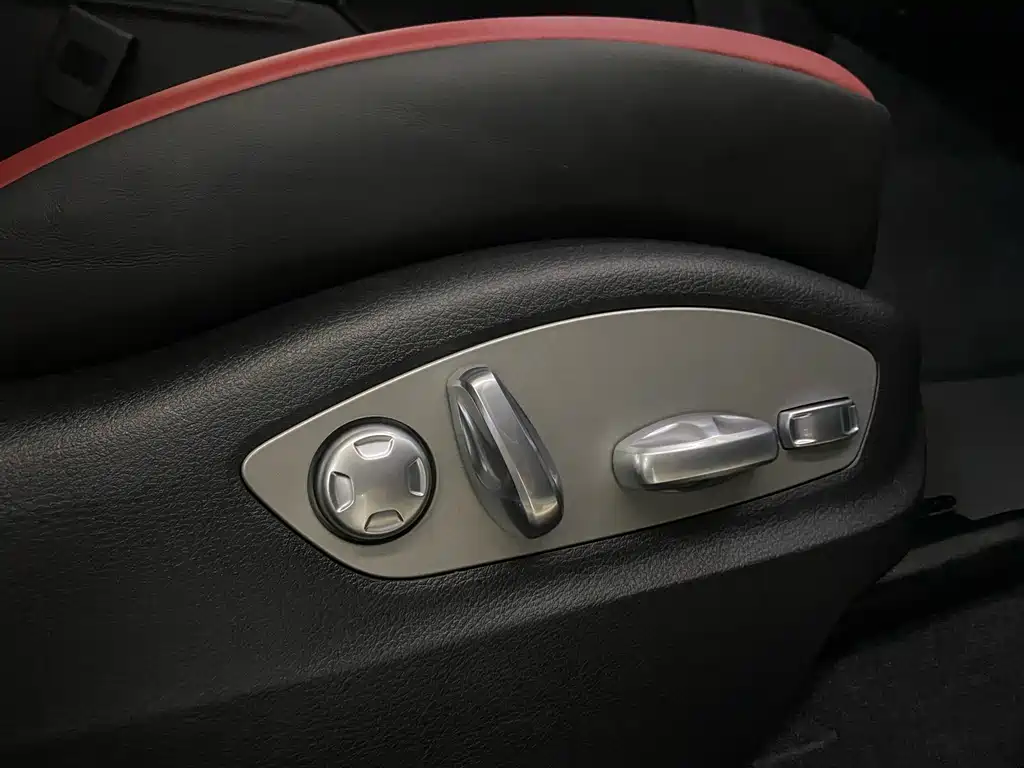 Porsche Macan — миниатюра 16