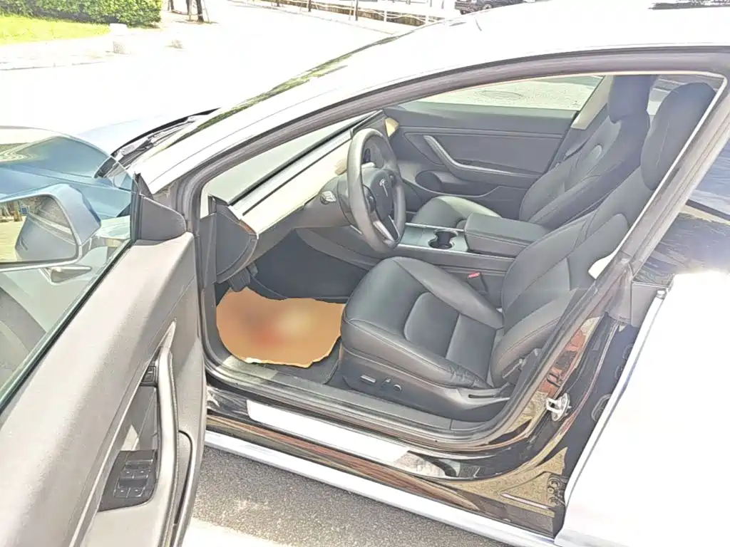Tesla Model 3 — миниатюра 12
