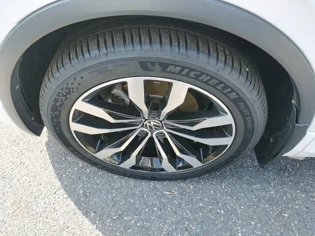 Volkswagen Tiguan L — миниатюра 23