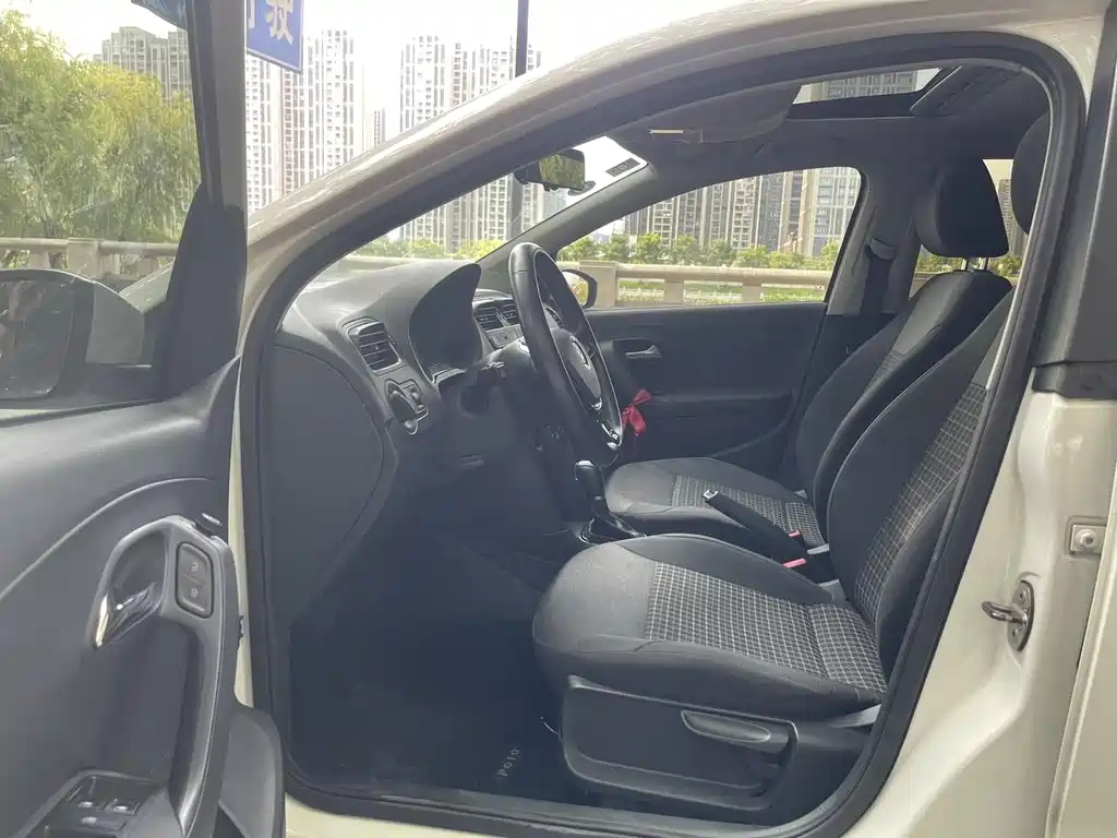 Volkswagen Polo 2018 1.5L AT