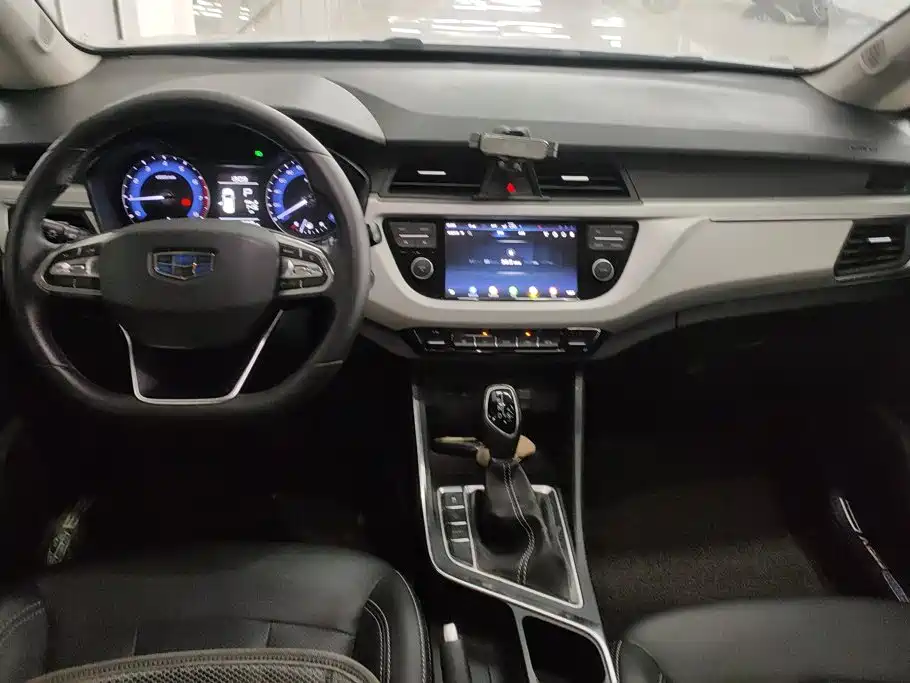 Geely Vision X3 — миниатюра 12