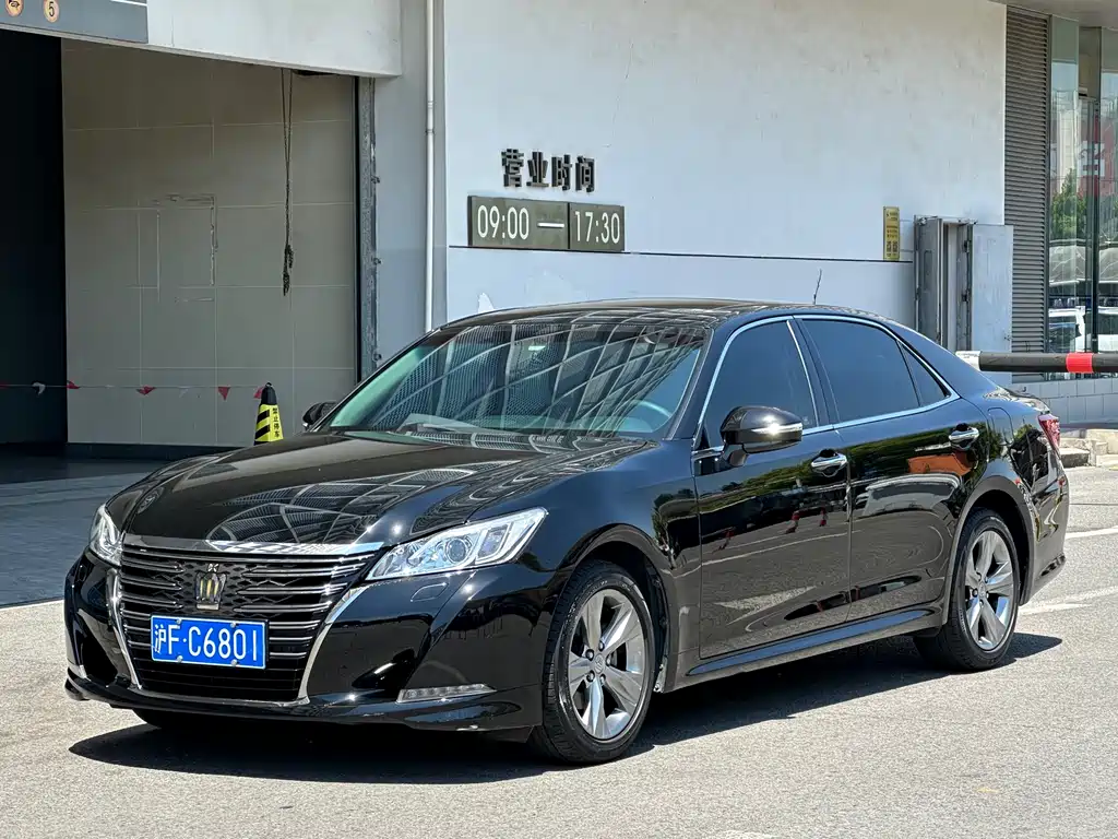Купить Toyota Crown
