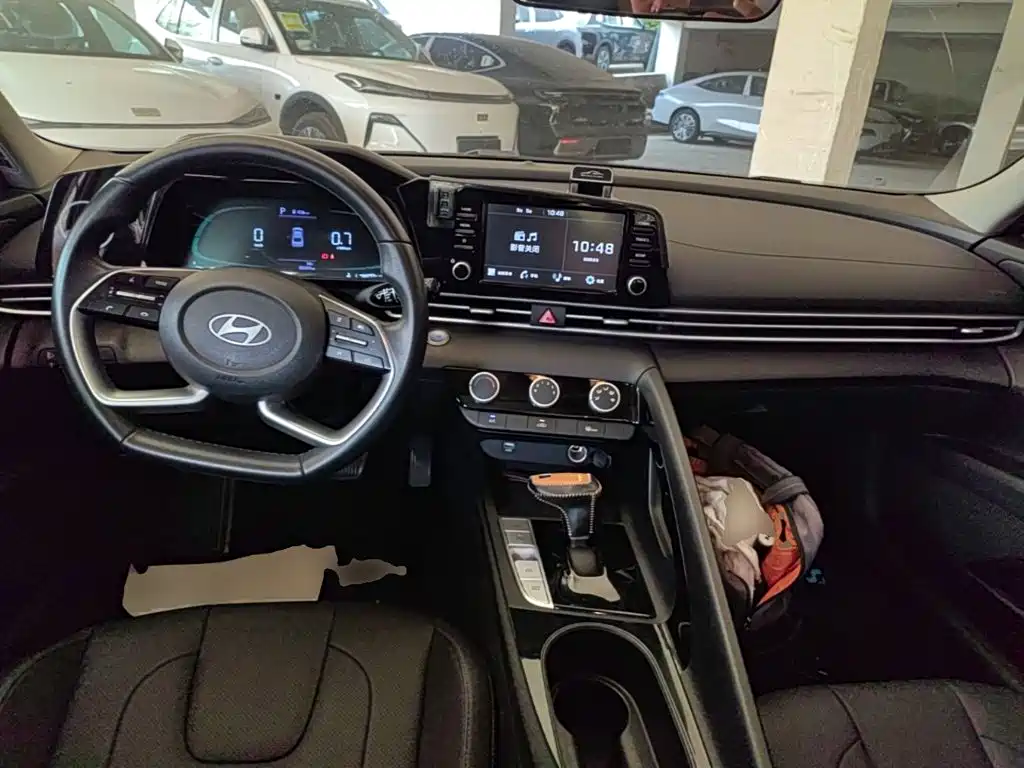 Hyundai Elantra — миниатюра 10