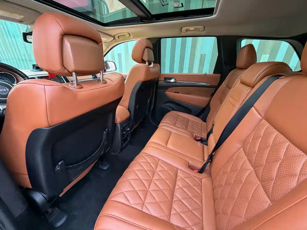 Jeep Grand Cherokee (Import) — миниатюра 8