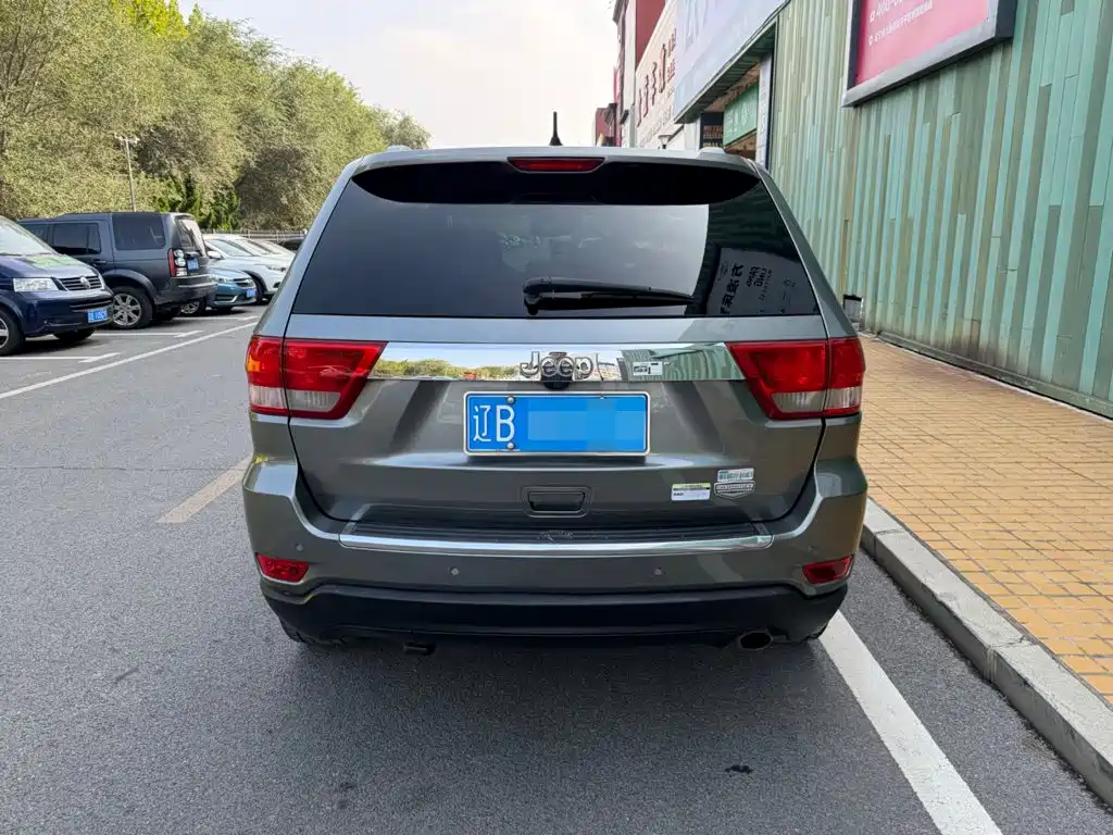 Jeep Grand Cherokee (Import) — миниатюра 10
