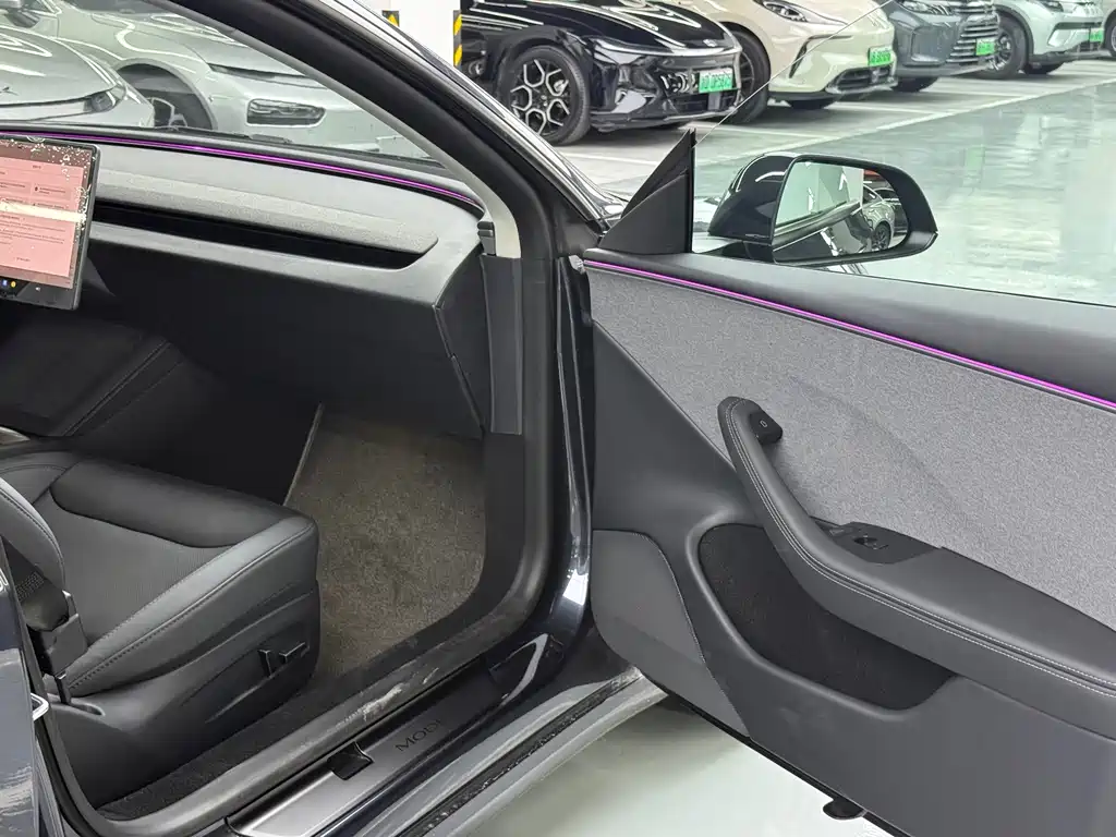 Tesla Model 3 — миниатюра 20