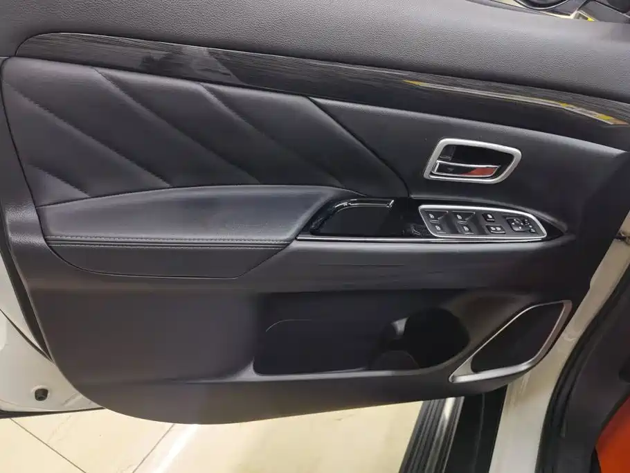 Mitsubishi Outlander — миниатюра 7