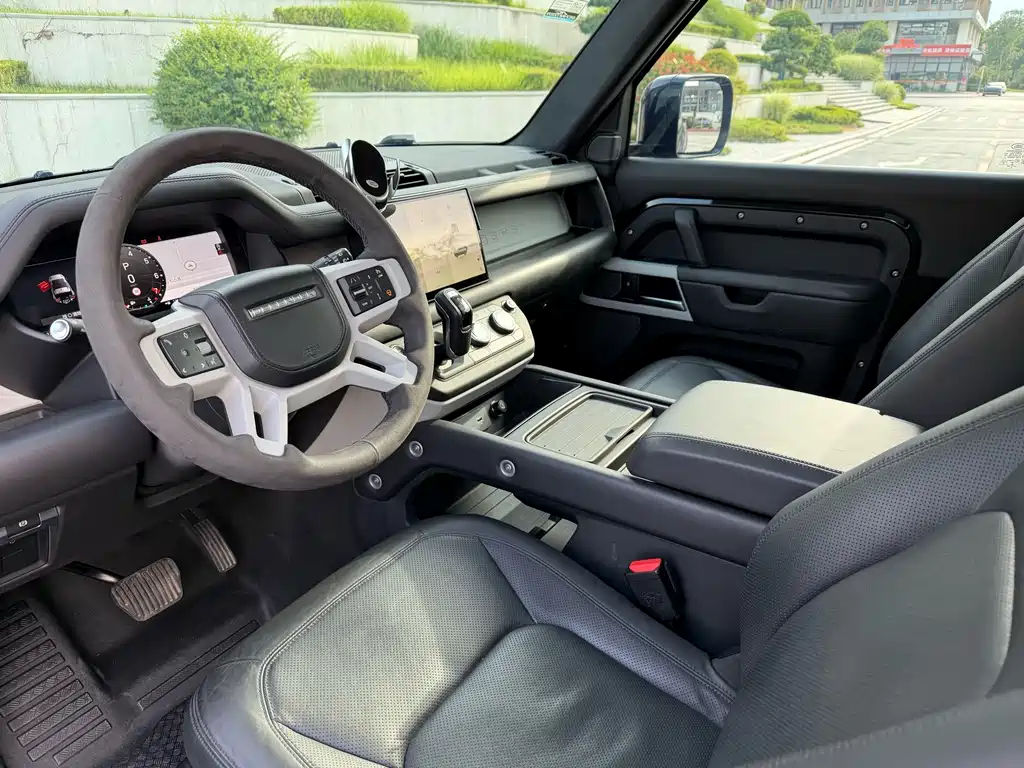 Land Rover Defender — миниатюра 4