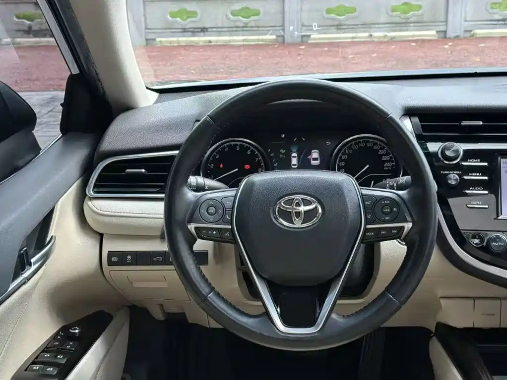 Toyota Camry — миниатюра 6