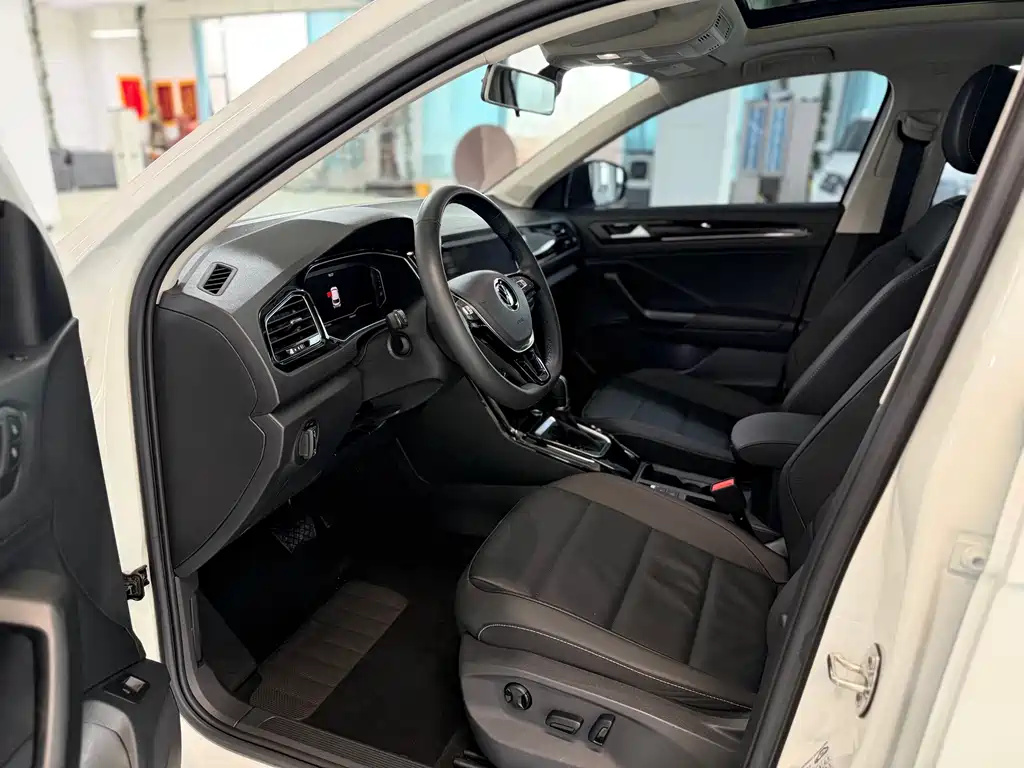 Volkswagen T-Roc — миниатюра 7