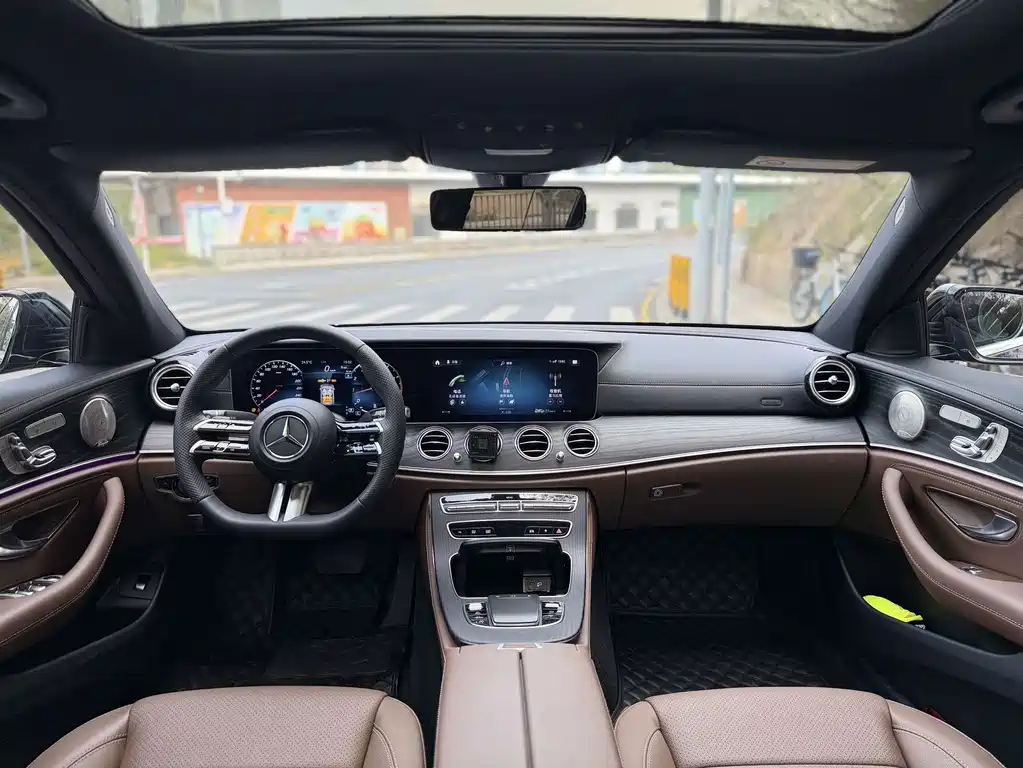 Mercedes-Benz E-Class — миниатюра 9