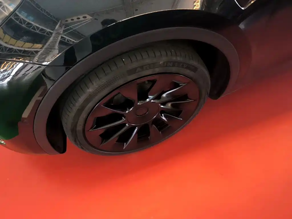 Tesla Model Y — миниатюра 23