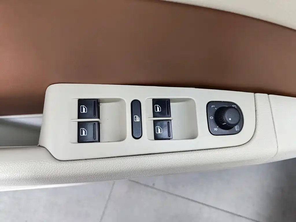 Skoda Superb — миниатюра 9