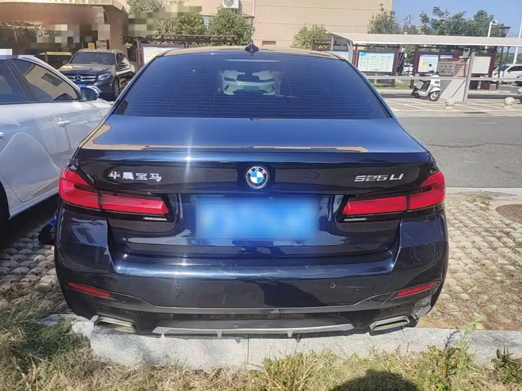 BMW 5 Series — миниатюра 6