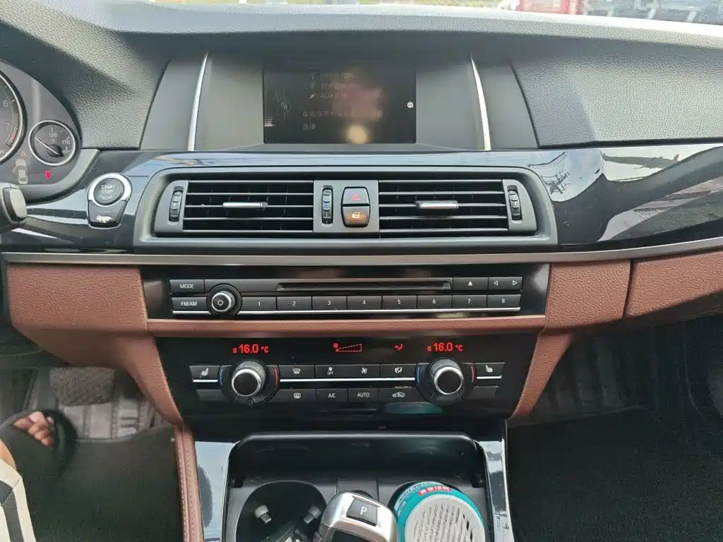 BMW 5 Series — миниатюра 10