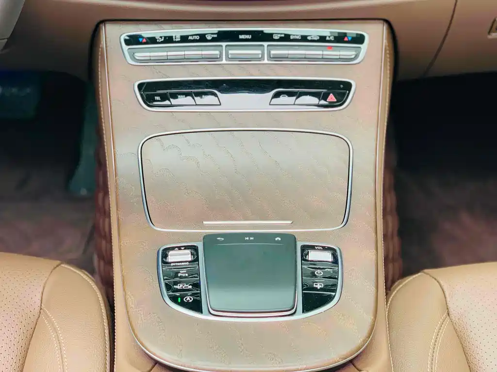 Mercedes-Benz E-Class — миниатюра 10