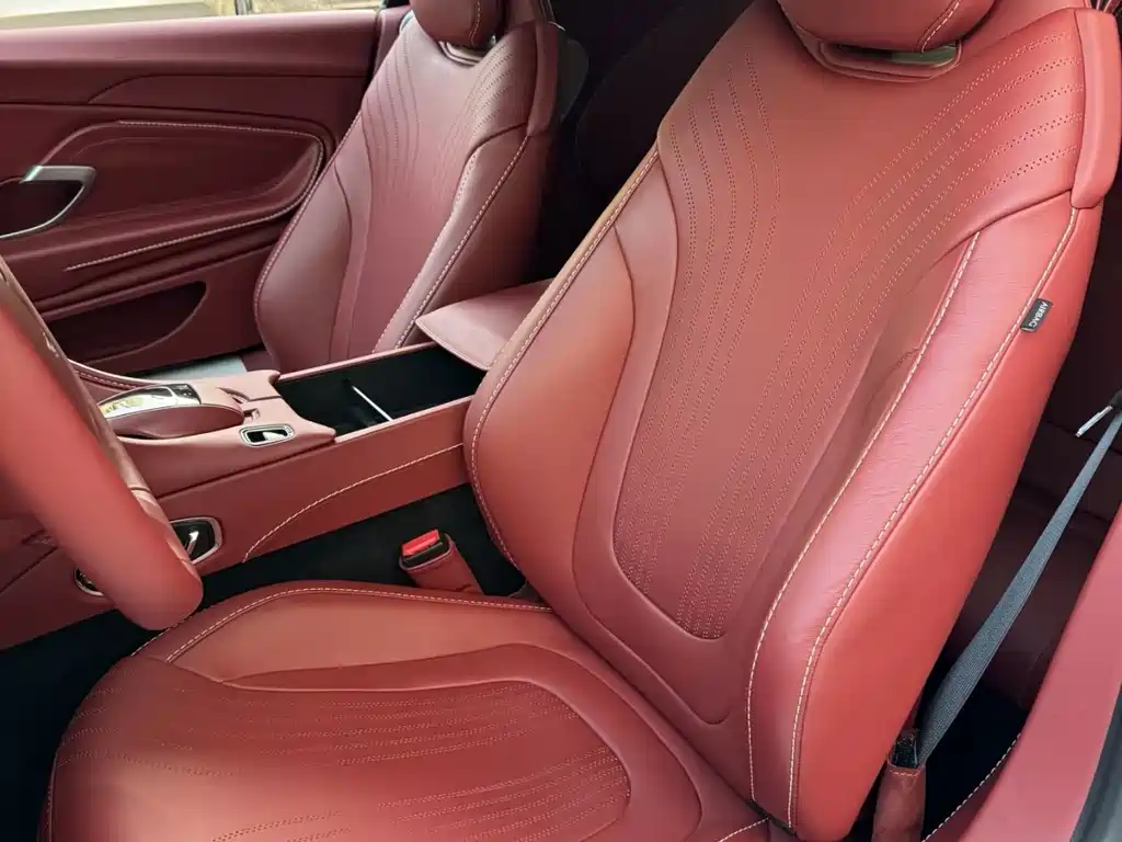 Aston Martin DB11 4.0T V8 Coupe, фото 5