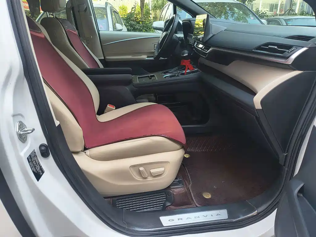 Toyota Granvia — миниатюра 18