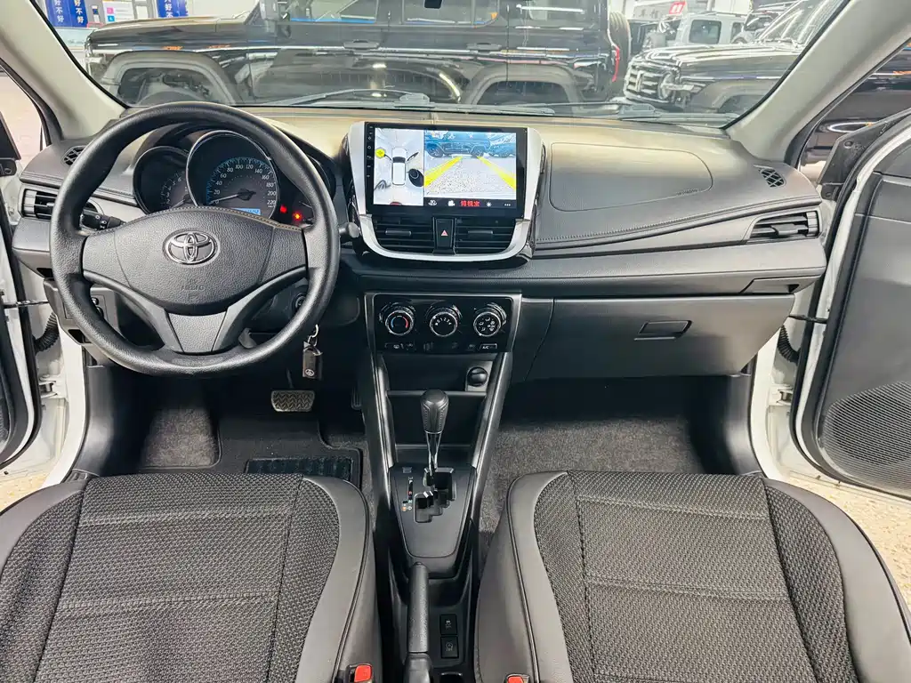 Toyota Yaris L — миниатюра 7