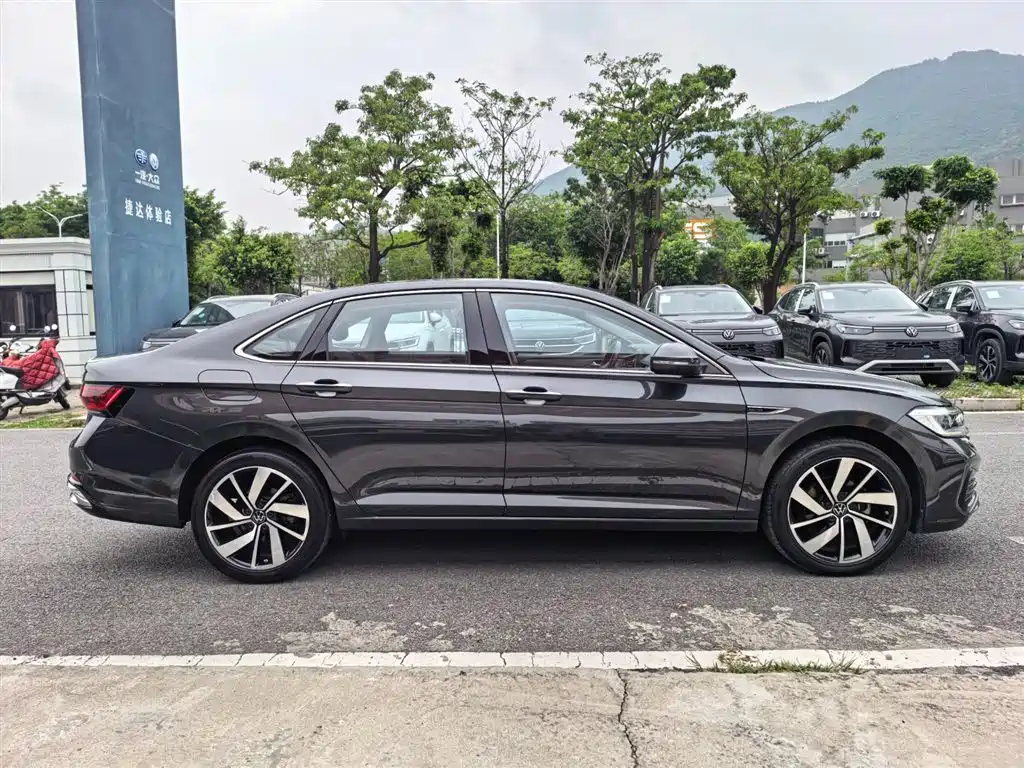 Volkswagen Sagitar 2023 300TSI DSG