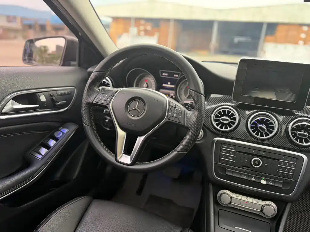 Mercedes-Benz GLA — миниатюра 12