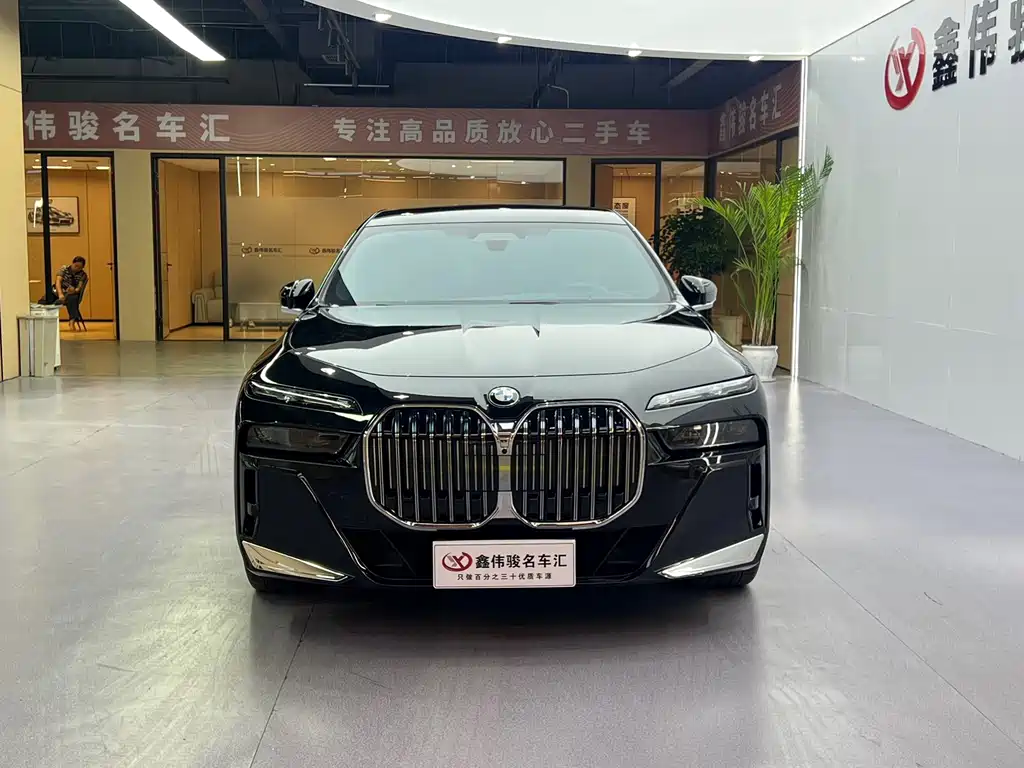 BMW 7 Series — миниатюра 3