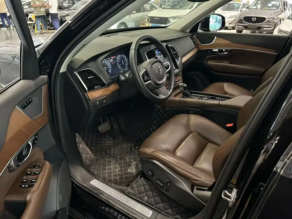Volvo XC90 — миниатюра 3