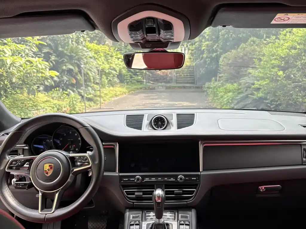 Porsche Macan — миниатюра 3