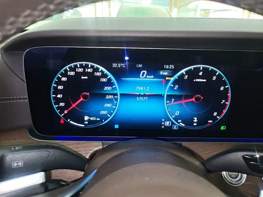 Mercedes-Benz E-Class — миниатюра 12