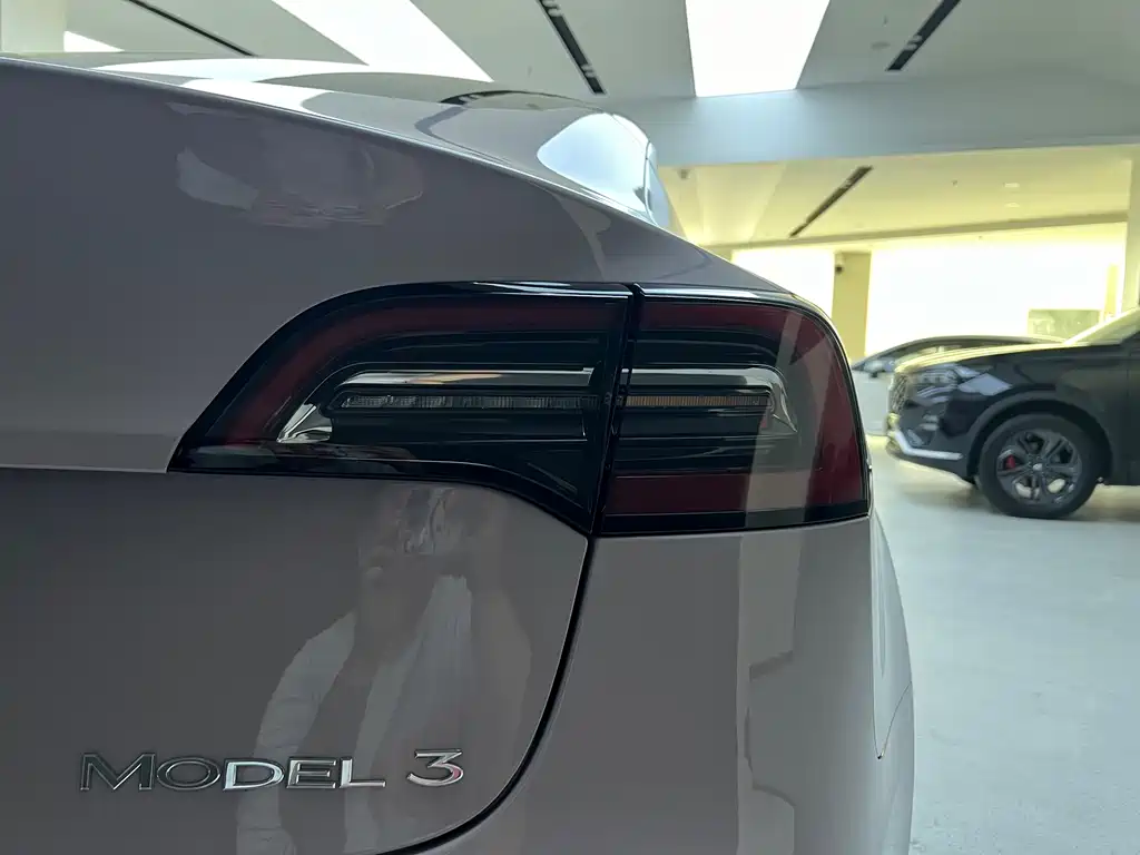 Tesla Model 3 — миниатюра 14