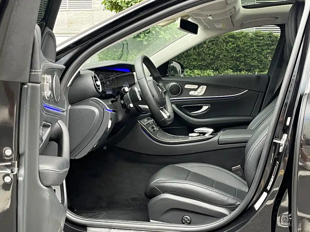Mercedes-Benz E-Class — миниатюра 8