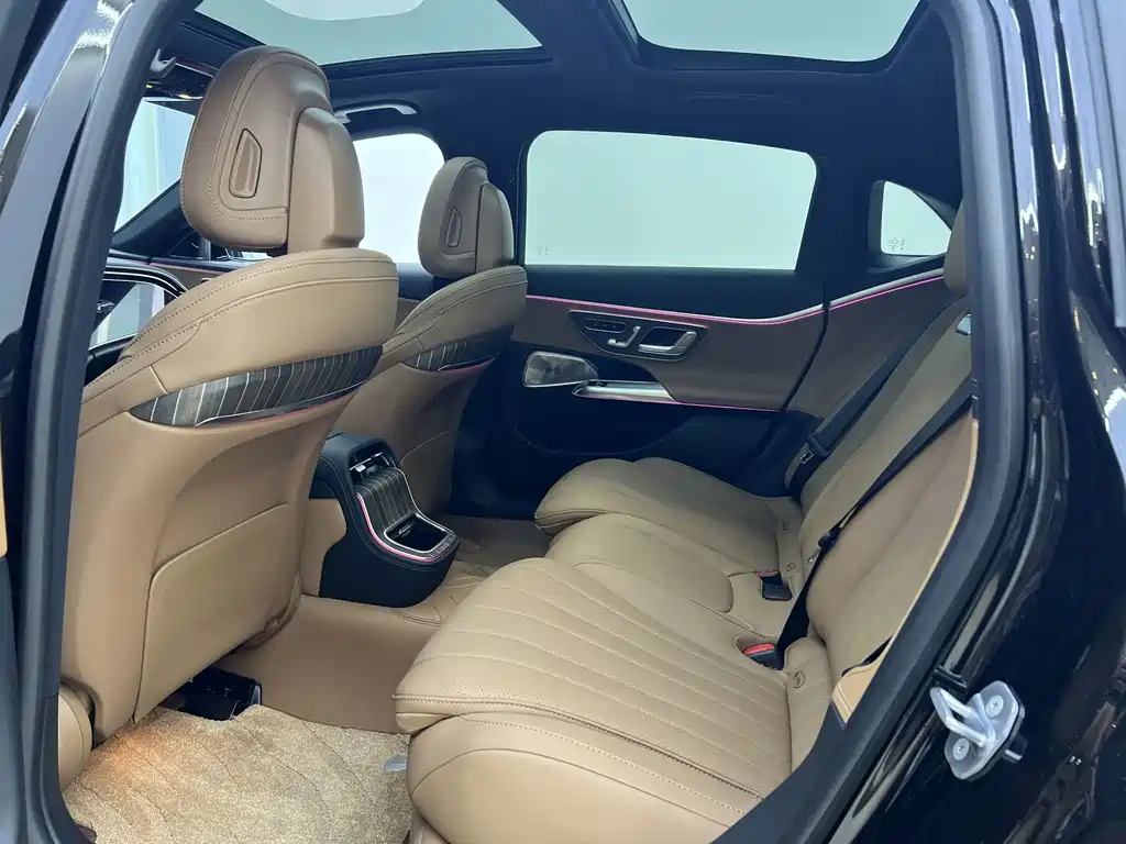 Mercedes-Benz E-Class — миниатюра 8