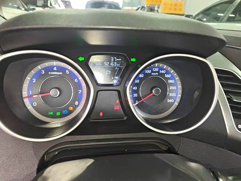 Hyundai Elantra Langdong — миниатюра 12