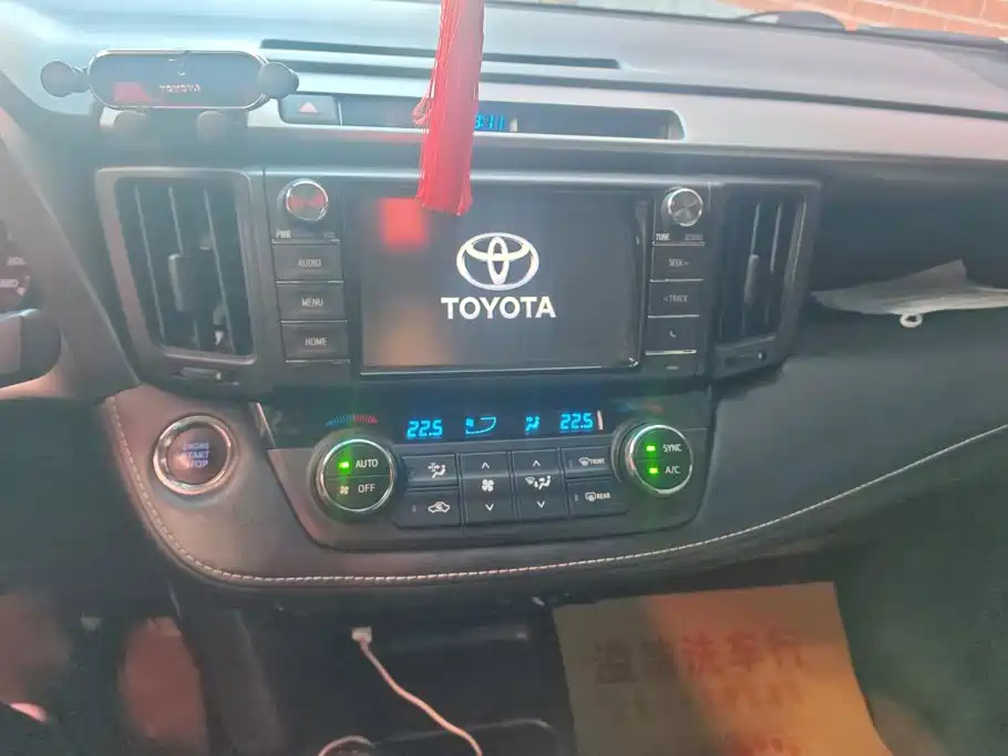 Toyota RAV4 — миниатюра 13