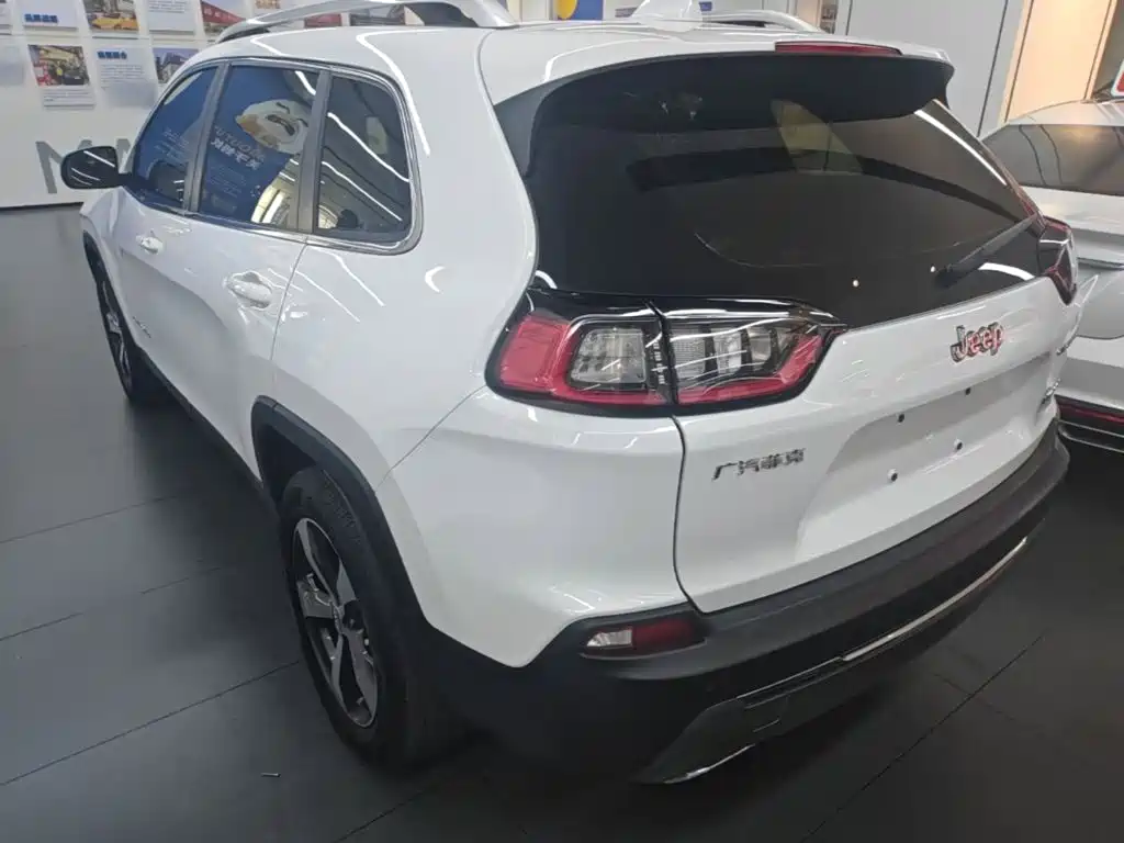 Jeep Cherokee — миниатюра 5