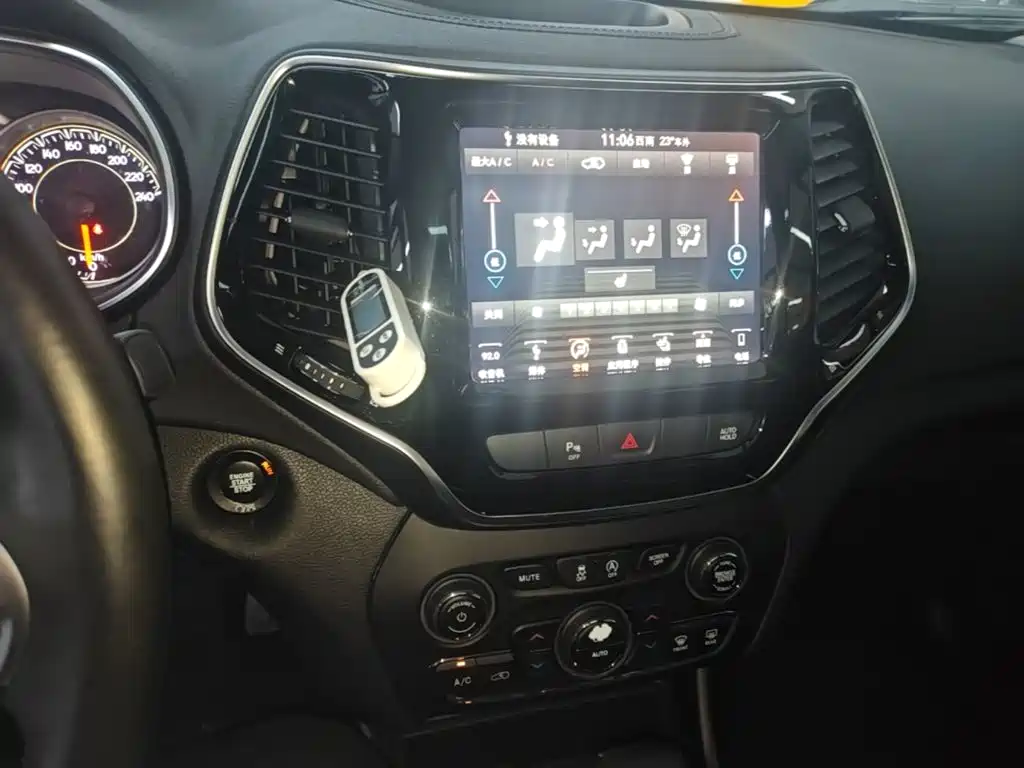 Jeep Cherokee — миниатюра 13
