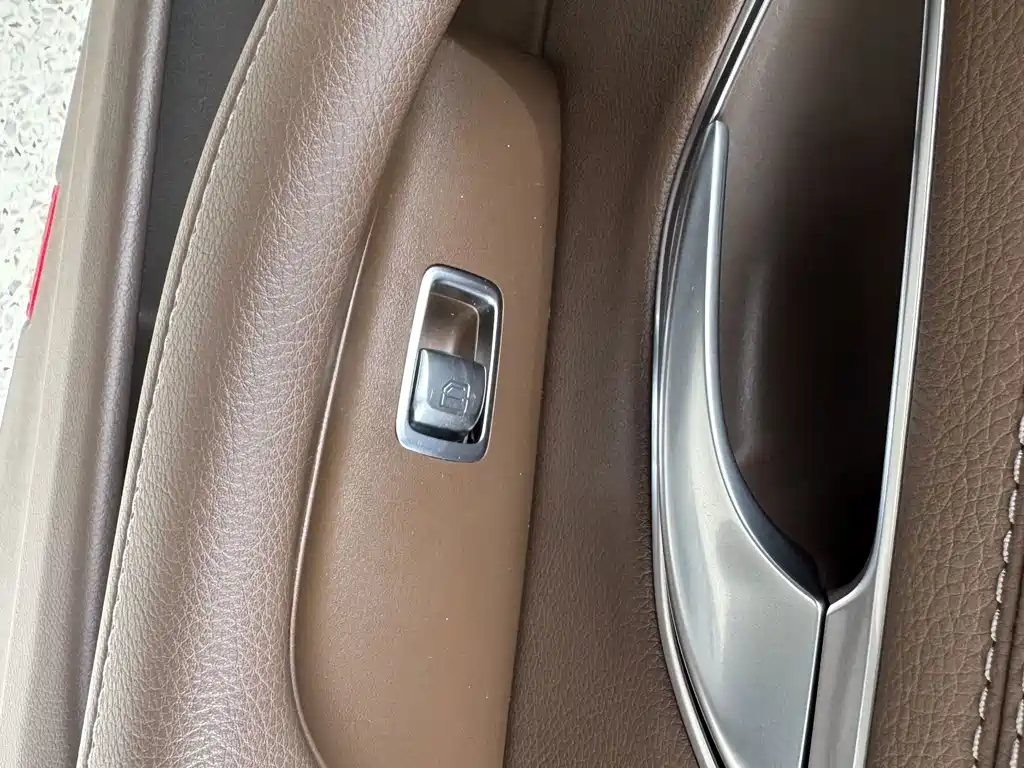 Mercedes-Benz E-Class — миниатюра 39