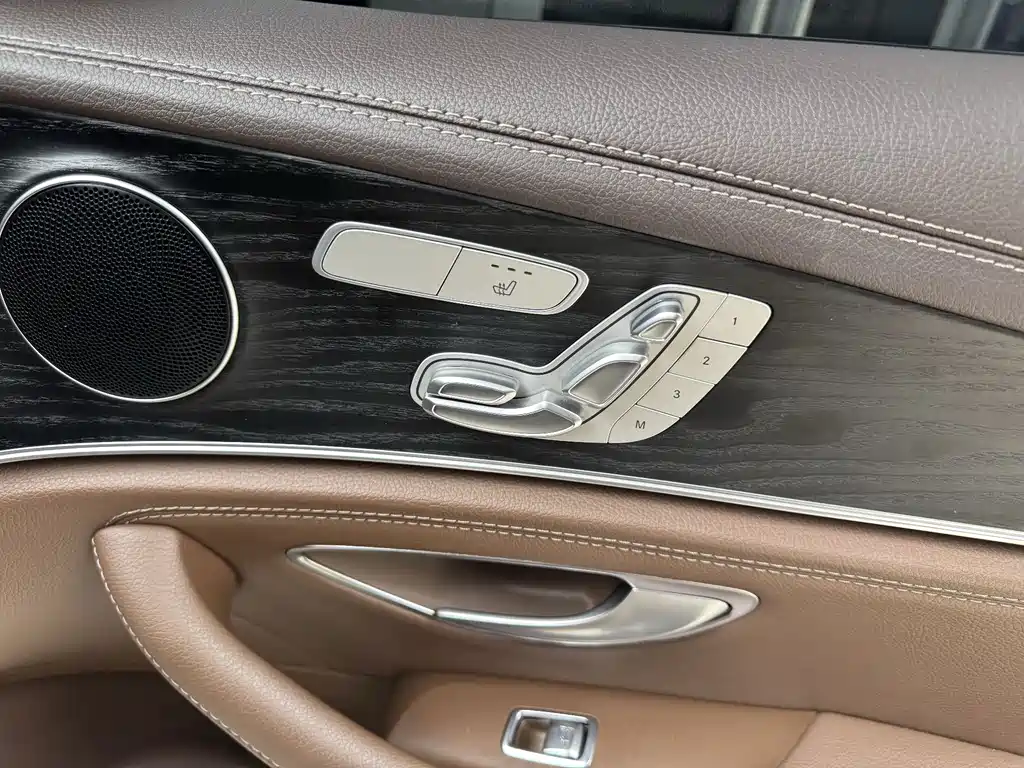 Mercedes-Benz E-Class — миниатюра 38