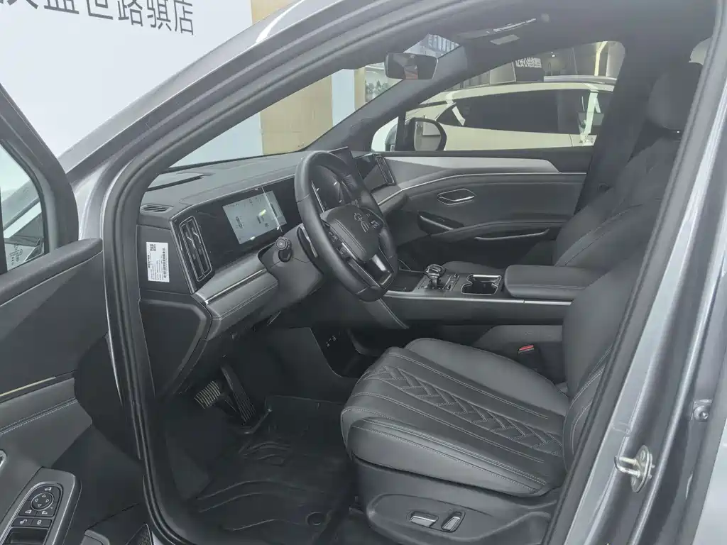 BYD L DM-i — миниатюра 16